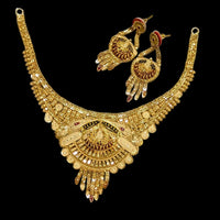 Shipra Gold Forming Gold Necklace Set