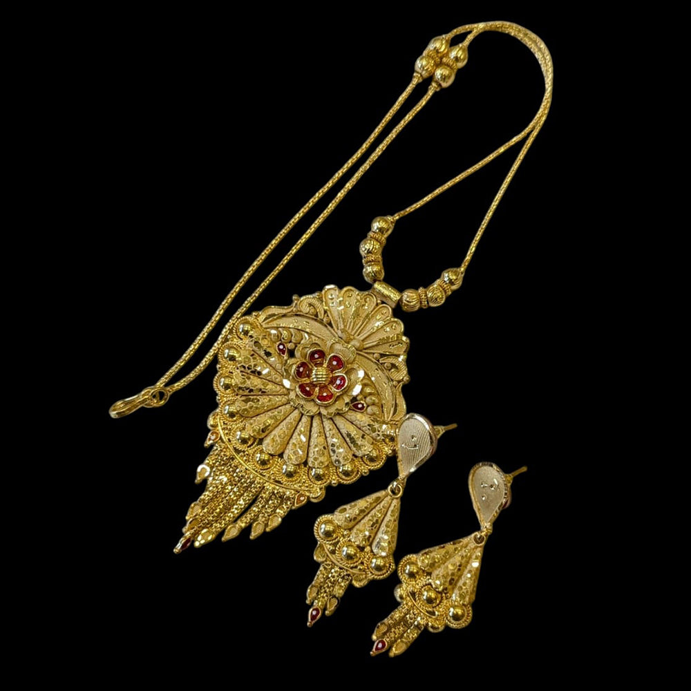 Forming Gold Necklace