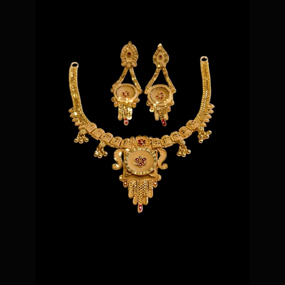 Shipra Gold Forming Gold Necklace Set
