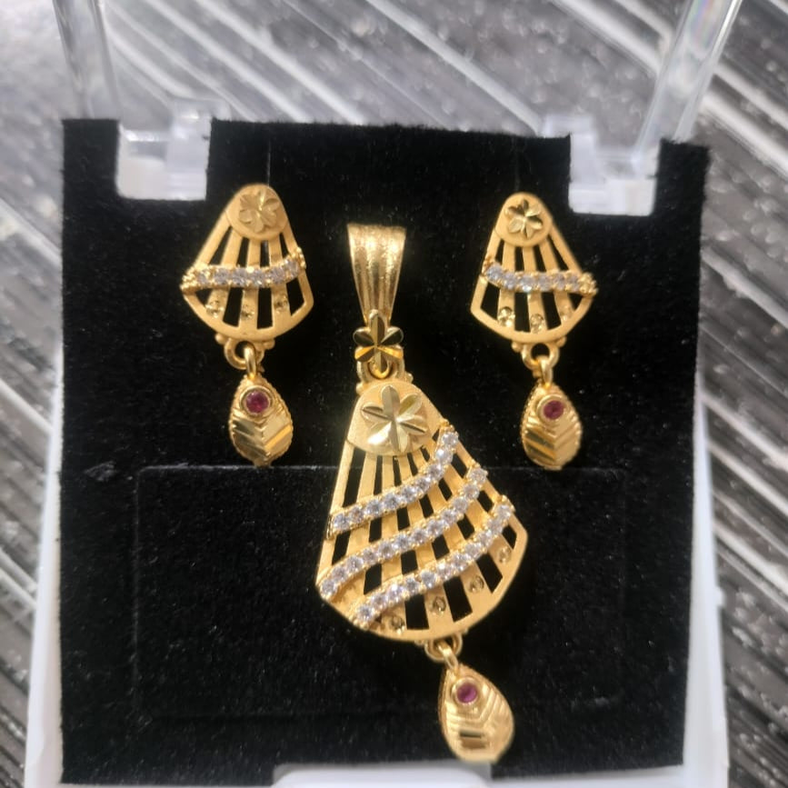 Santosh Chudighar Shimmering Austrian Stone Pendant Set