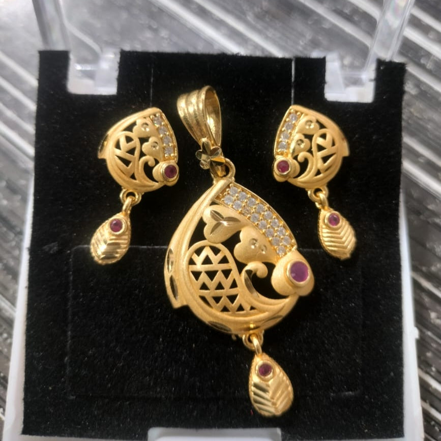 Santosh Chudighar Shimmering Austrian Stone Pendant Set