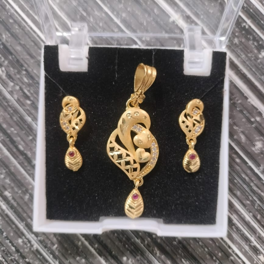 Santosh Chudighar Shimmering Austrian Stone Pendant Set