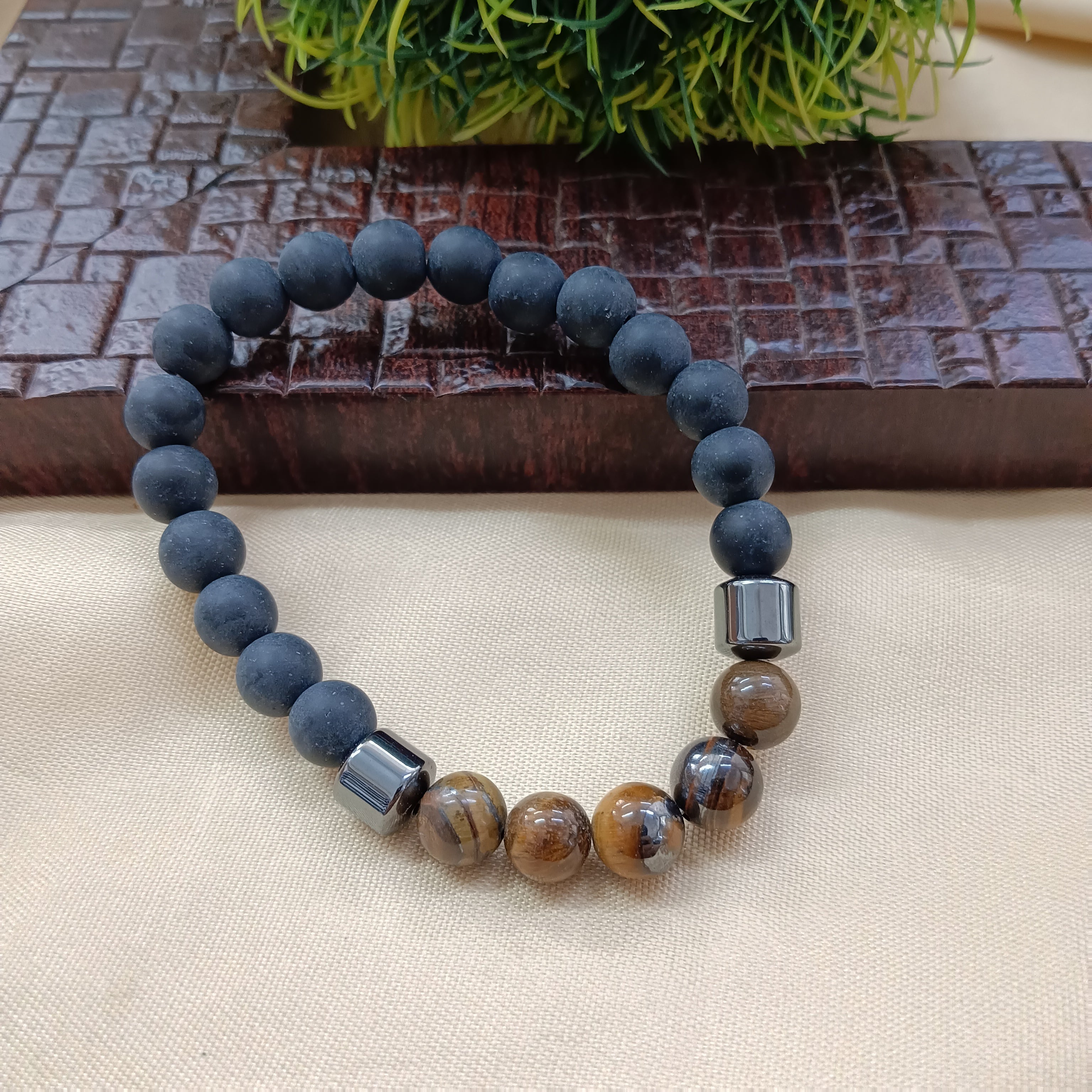 Urthn Tiger Eye And Black Beads Bracelet For Men (Pack of 6)