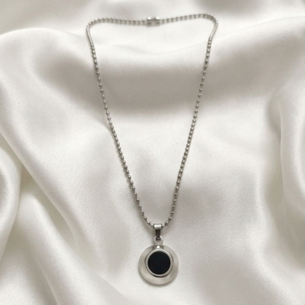Urthn Fashion Black Crystal Chain Pendant