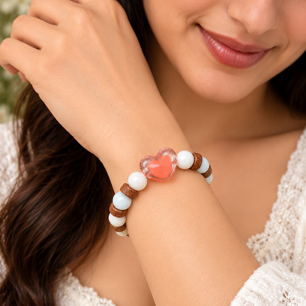 Urthn White Beaded Bracelet with Heart Charm & Wooden Bead Accents