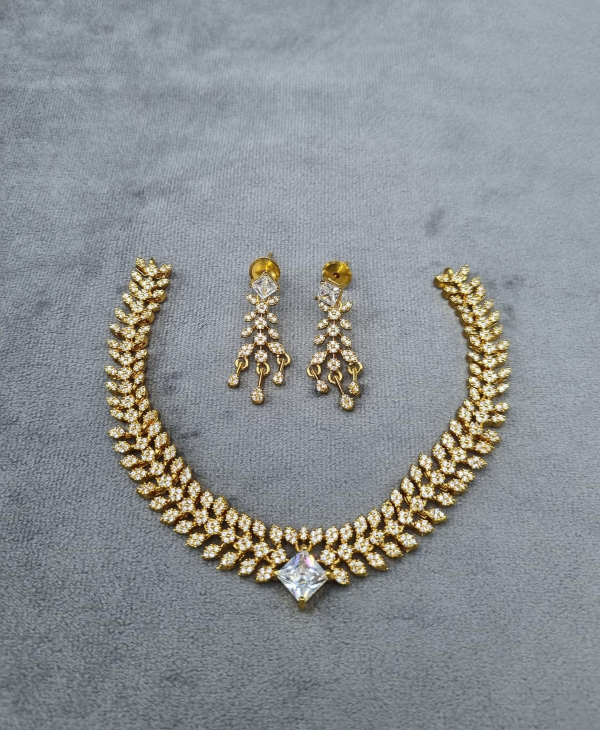 LAFZ Emerald Leafy Link Necklace Set