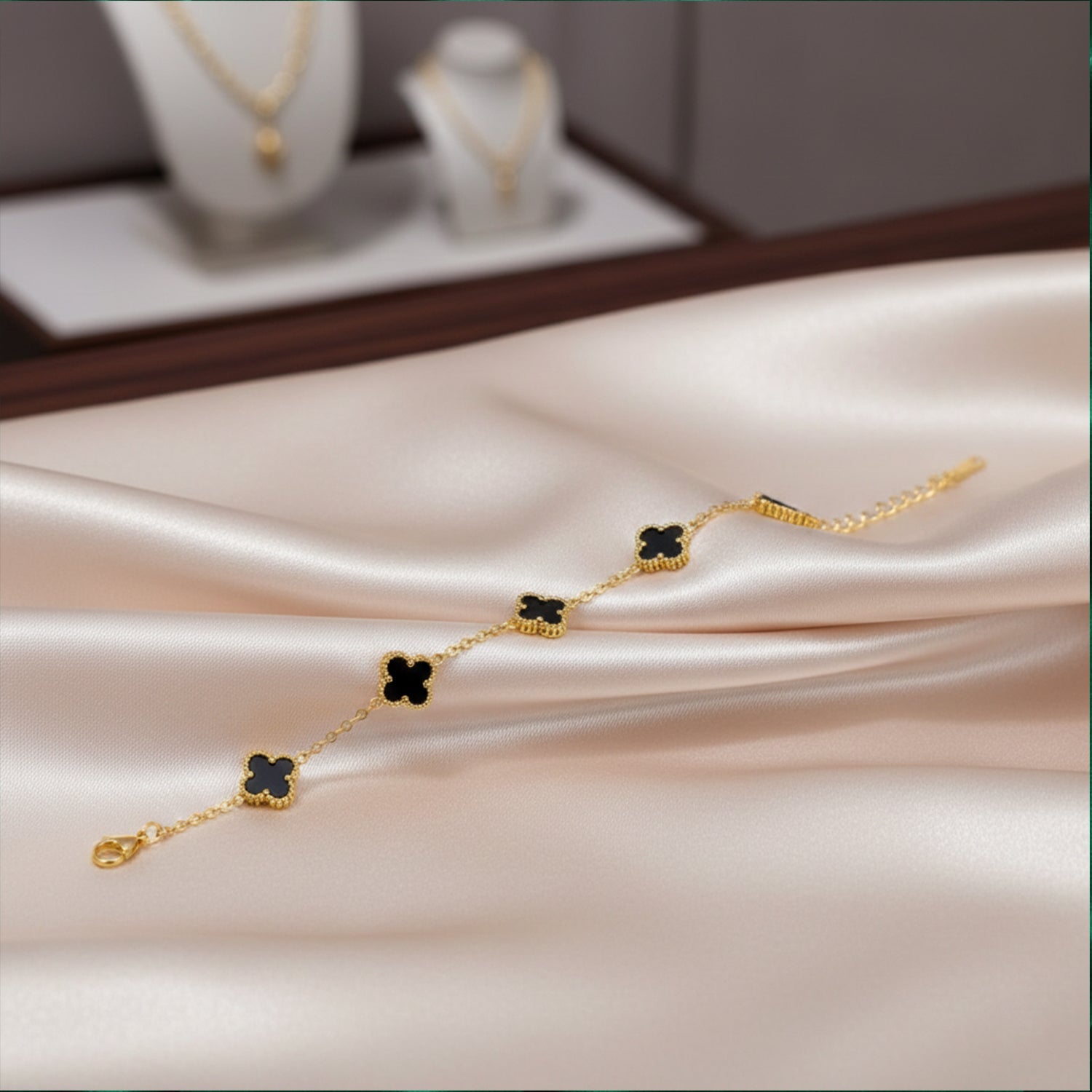 Etnico Anti Tarnish Clover Charm Bracelet for Women | Fancy Bracelet | Jewellery Gifts | Hand Band | Latest Fashion Accessories for Girls | Minimal Jewelry Design | Ideal for Gifting | Gift for Diwali, Christmas, Marriage, Birthday (Black)