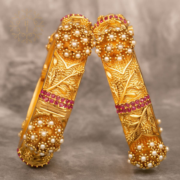 Raddhi Jewels Designer Premium Quality Rajwadi Gold Plated Brass Openable Kada/Bangles Set