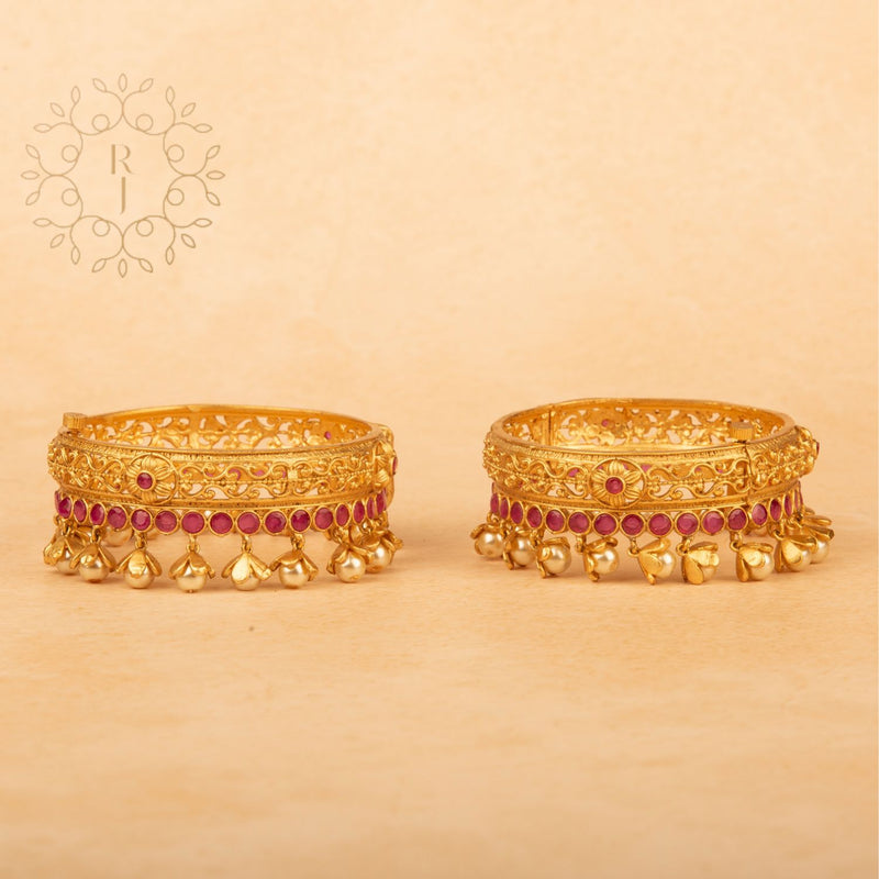 Raddhi Jewels Designer Premium Quality Rajwadi Gold Plated Brass Openable Kada/Bangles Set