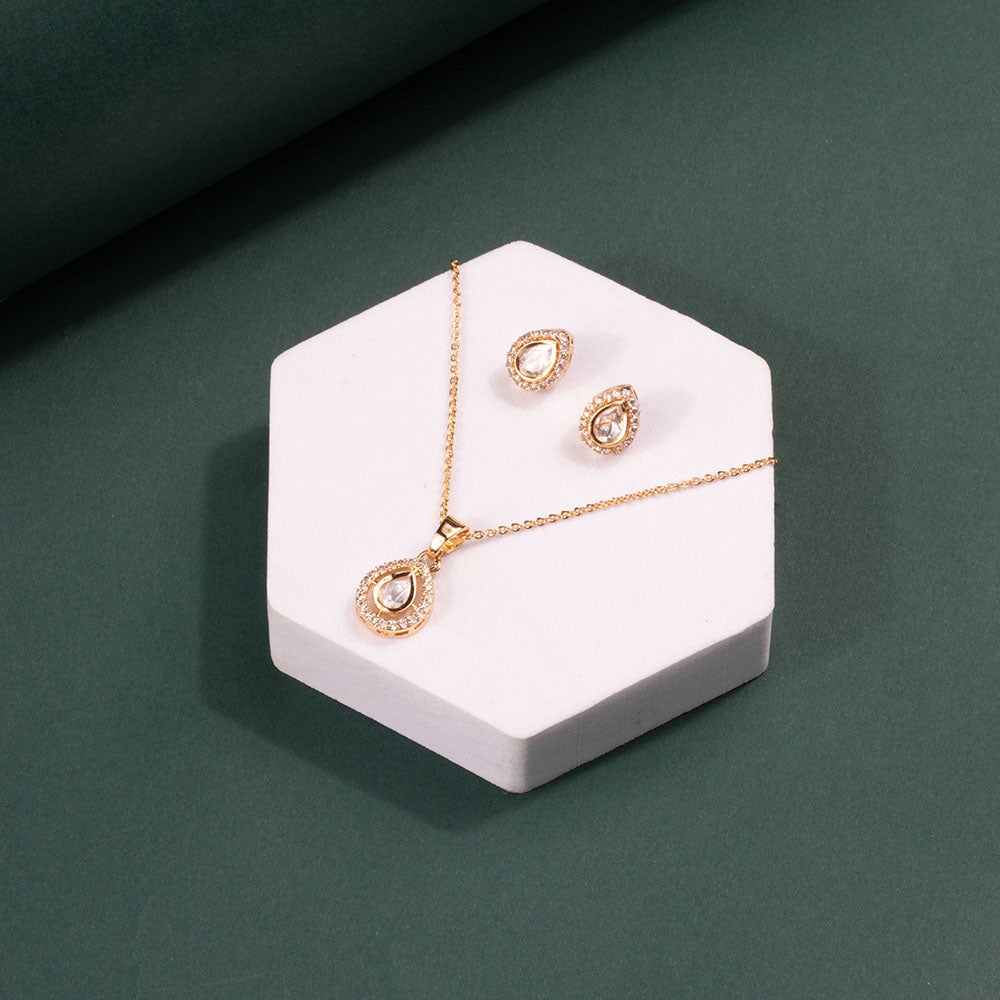 ChicCharm Jewellery Brass Gold Plated Austrian Stone Pendant Set