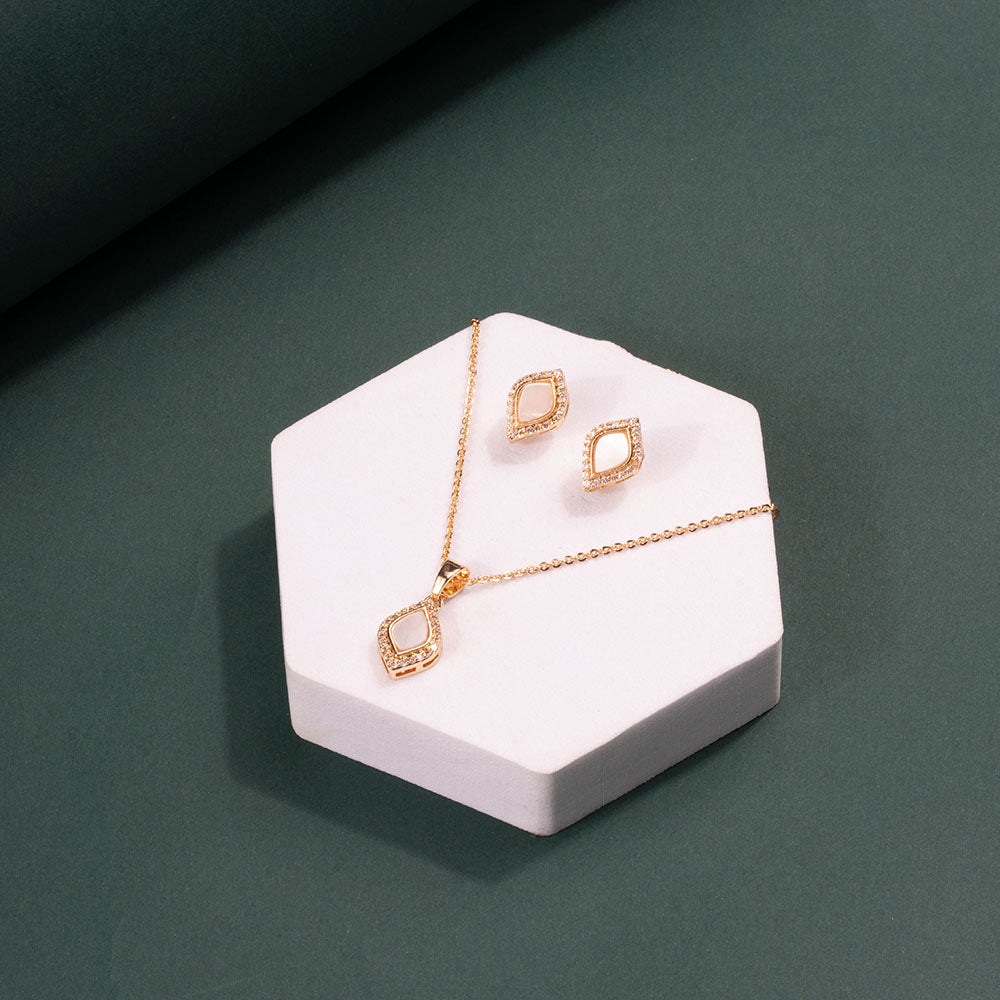 ChicCharm Jewellery Brass Gold Plated Austrian Stone Pendant Set