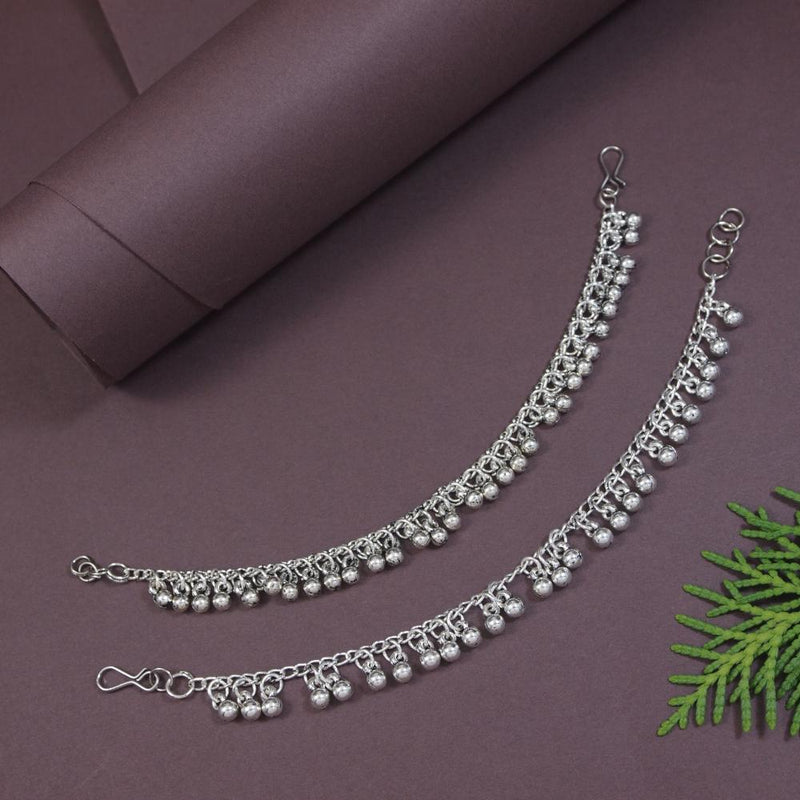 Etnico Silver Oxidised Ghungroo Hair Chain/Earchain Accessories For Women (E3242OX)