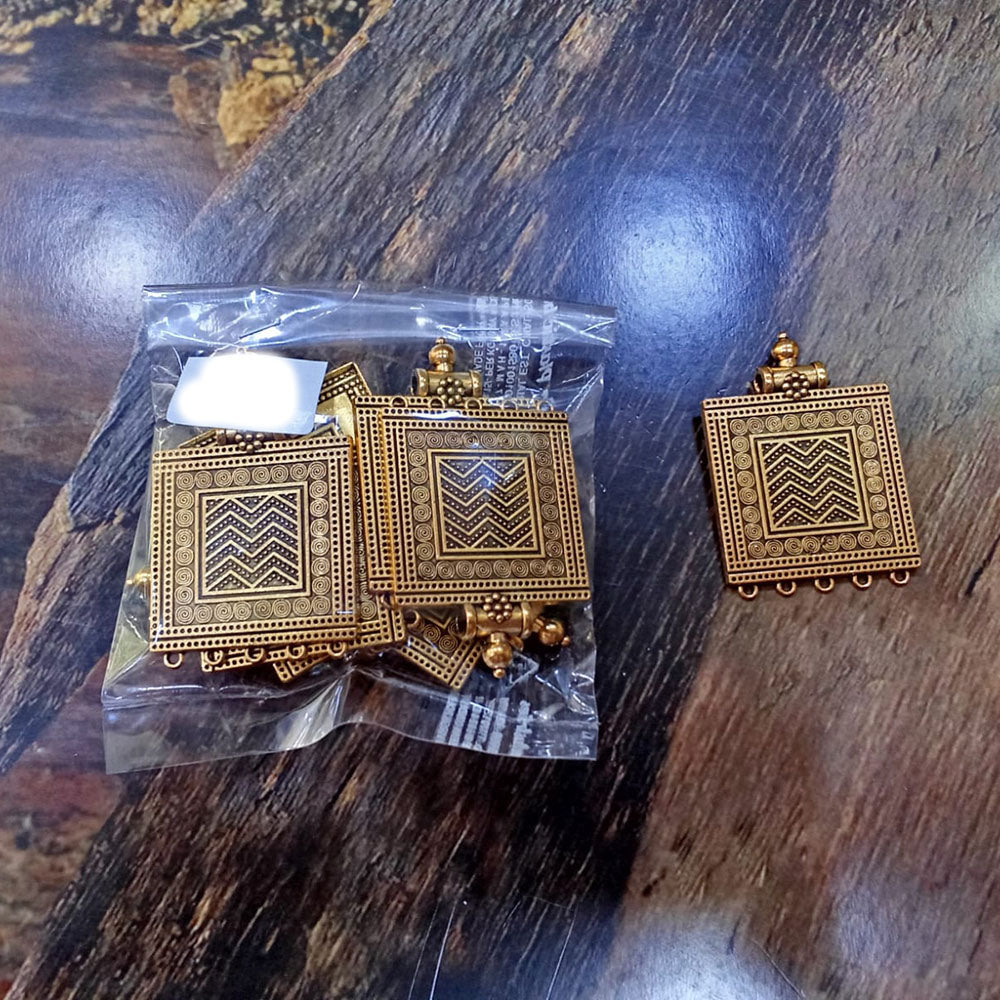 Kriaa Beads Square Shape Pendent Elegant Necklace Styling