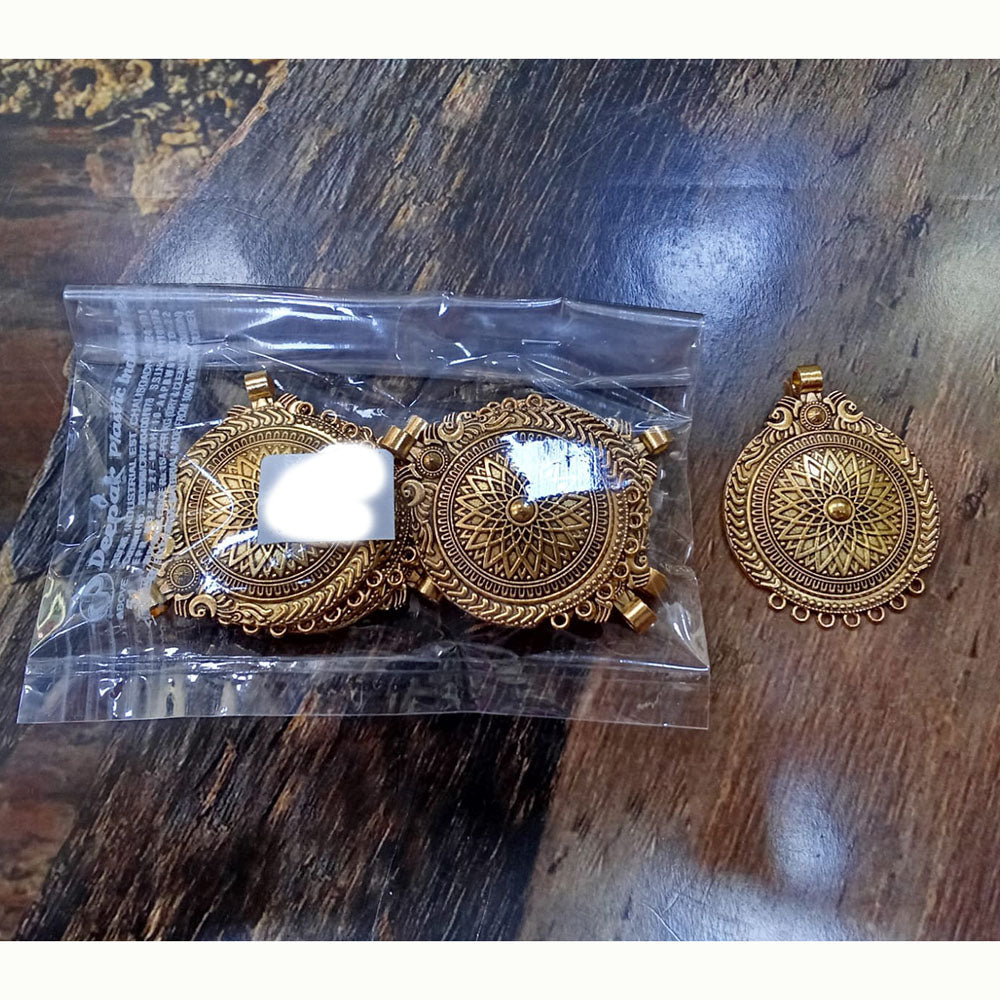 Kriaa Beads Round Shape Pendent Elegant Necklace Styling