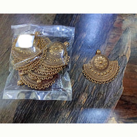 Kriaa Beads Semi-Circle Pendent Elegant Necklace Styling