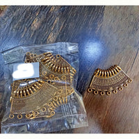 Kriaa Beads Semi-Circle Pendent Elegant Necklace Styling
