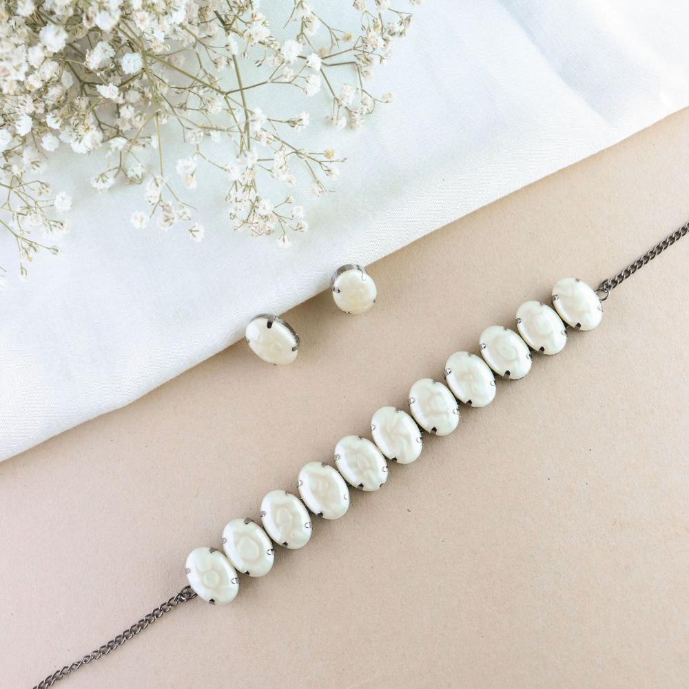 Etnico Glamorous Fashionable Eye-Catching Cream Beaded Choker and Earrings Set For Women/Girls (ML318Cr)