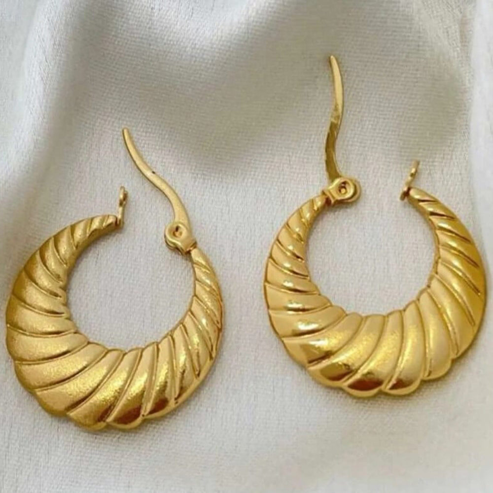 Bevy Pearls Modern Wave Design Hoop Earrings