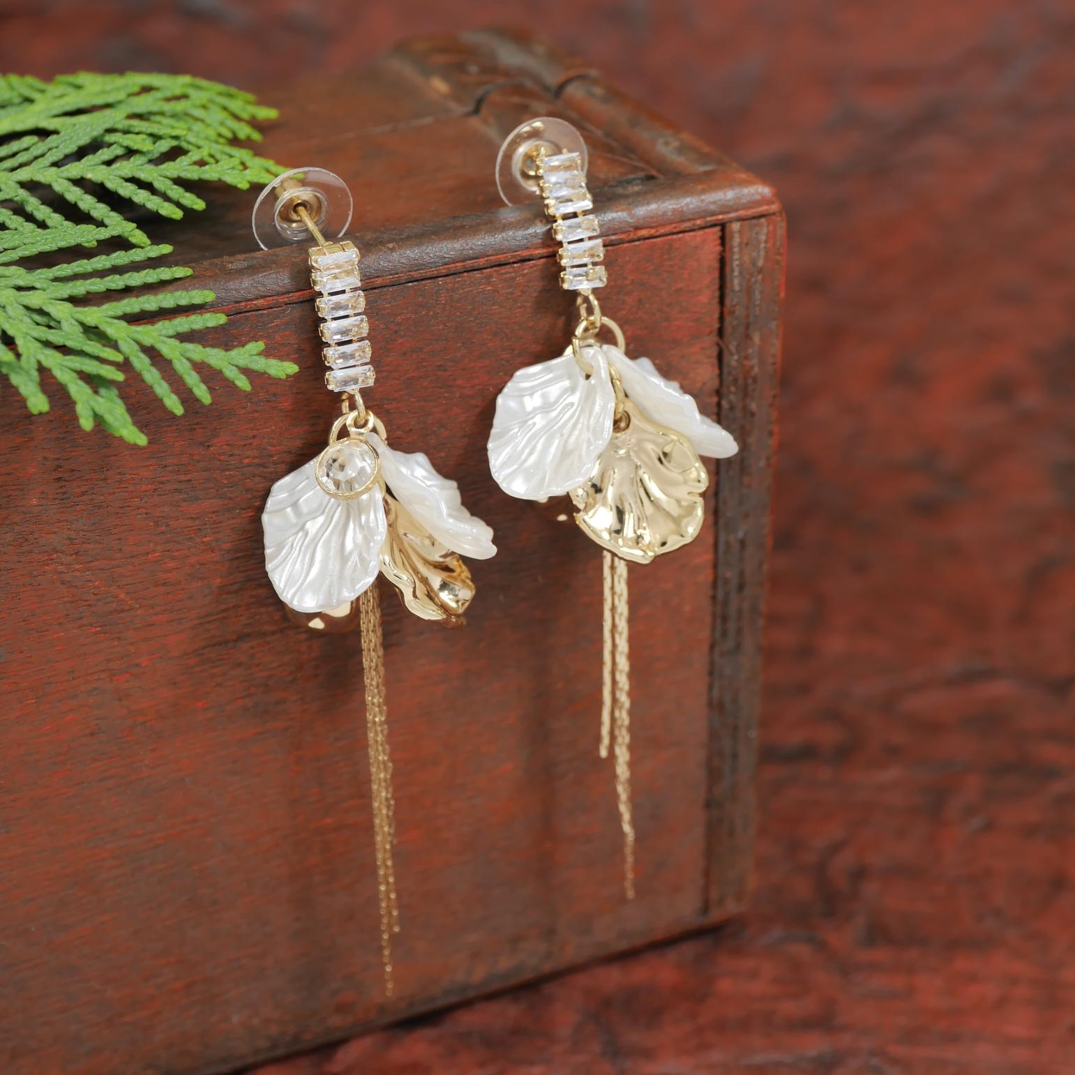 Tarohi Jewels Gold Plated Dangler Western Earring