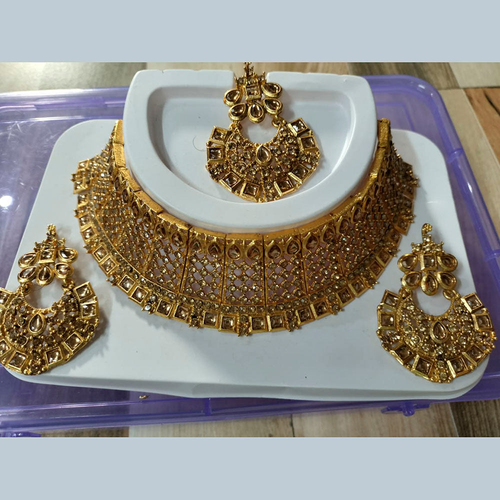 Neetu Art Gold Plated Kundan Stone Choker Necklace Set With Maangtikka