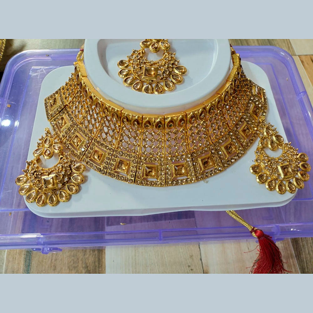 Neetu Art Gold Plated Kundan Stone Choker Necklace Set With Maangtikka