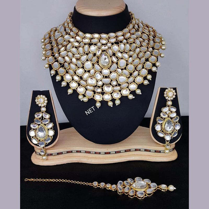 Lucentarts Jewellery Gold Plated Kundan  Necklace Set With Mangtikka