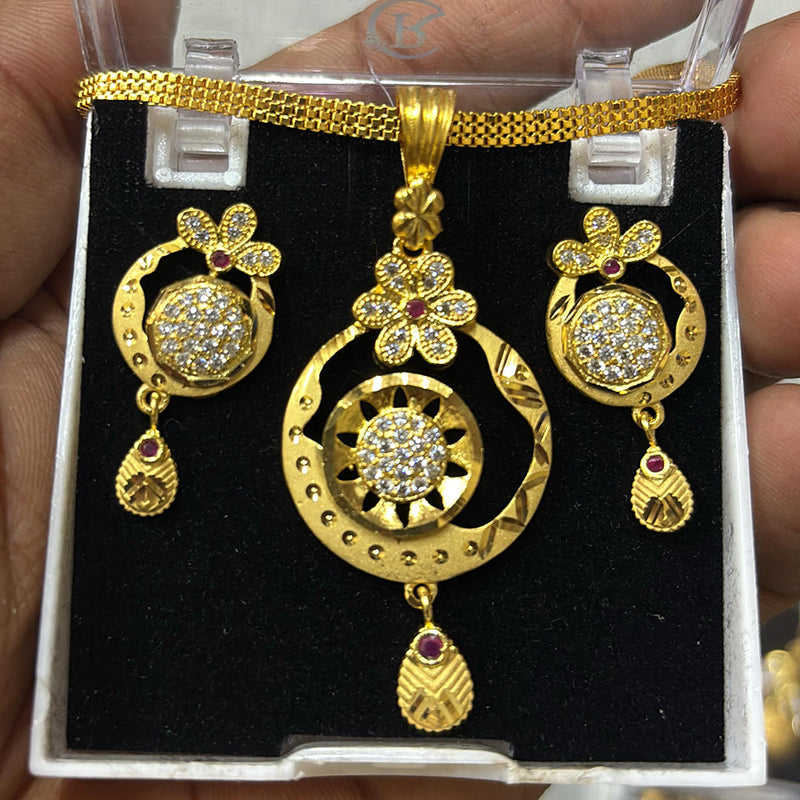 Pari Art Jewellery Forming Gold Pendant Set