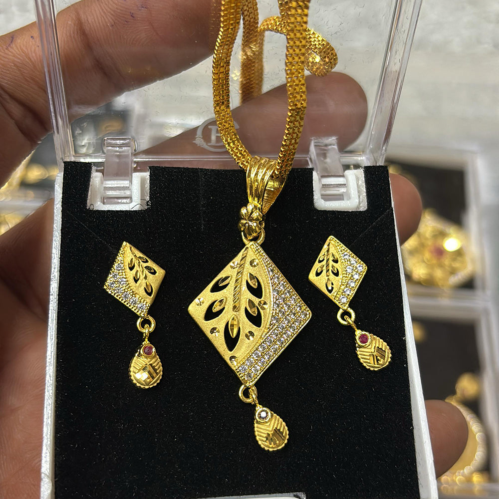 Pari Art Jewellery Forming Gold Pendant Set