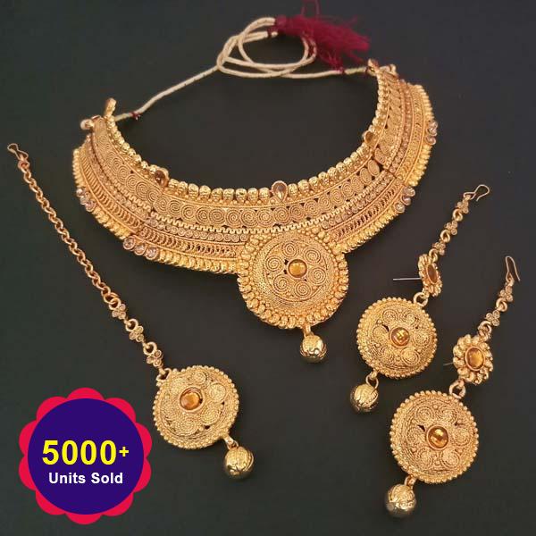 Utkrishtt Brown Stone Necklace Set With Maang Tikka - 1107931