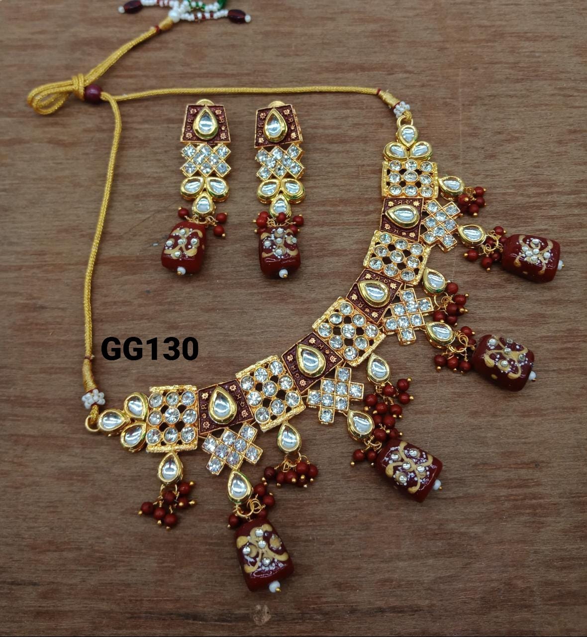 Everlasting Quality Jewels Kundan Stone & Beads Choker Necklace Set