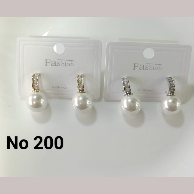 Tarohi Jewels Pearl Studs Earrings