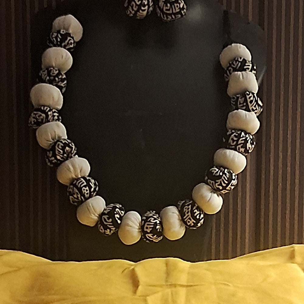 Avanis Handmade Long Necklace