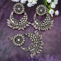 Jinu Arts Oxidised Plated Kundan and Beads Earrings with Maang Tikka