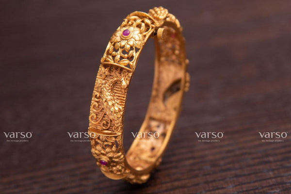 Varso Emerald & Ruby Gold Antique Brass Alloy Kada -215009