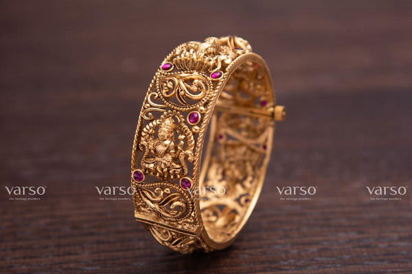 Varso Kempu Gold Antique Brass Alloy Kada -215050