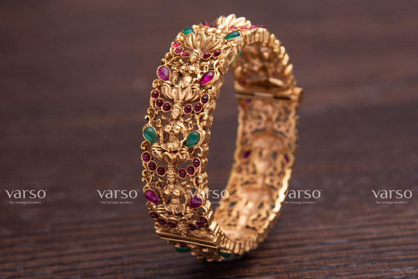 Varso Kempu & Emerald Gold Antique Brass Alloy Kada -215079