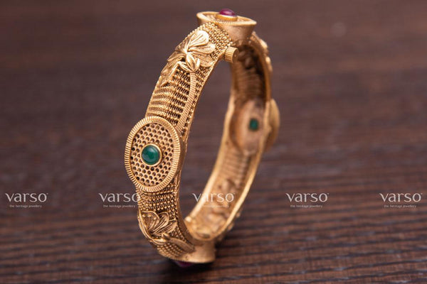 Varso Kempu & Emerald Gold Antique Brass Alloy Kada -215081