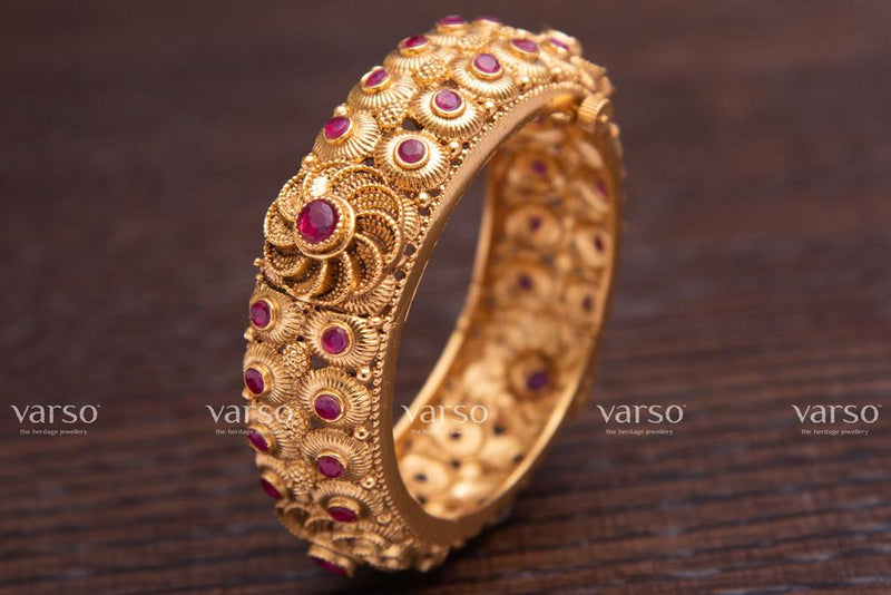 Varso Ruby  Gold Antique Brass Alloy Kada -215125