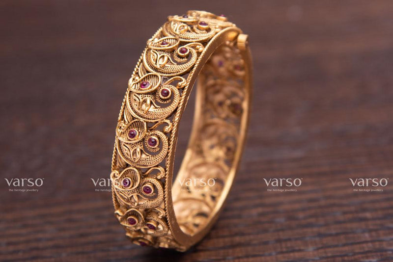 Varso Kempu Gold Antique Brass Alloy Kada -215131