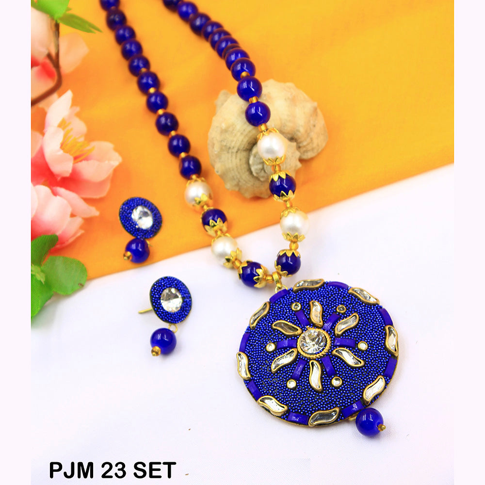 Mahavir Kundan Stone Necklace Set