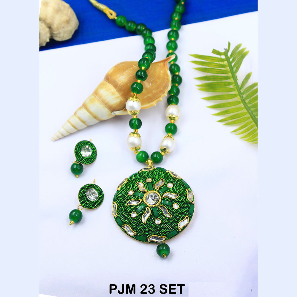 Mahavir Kundan Stone Necklace Set