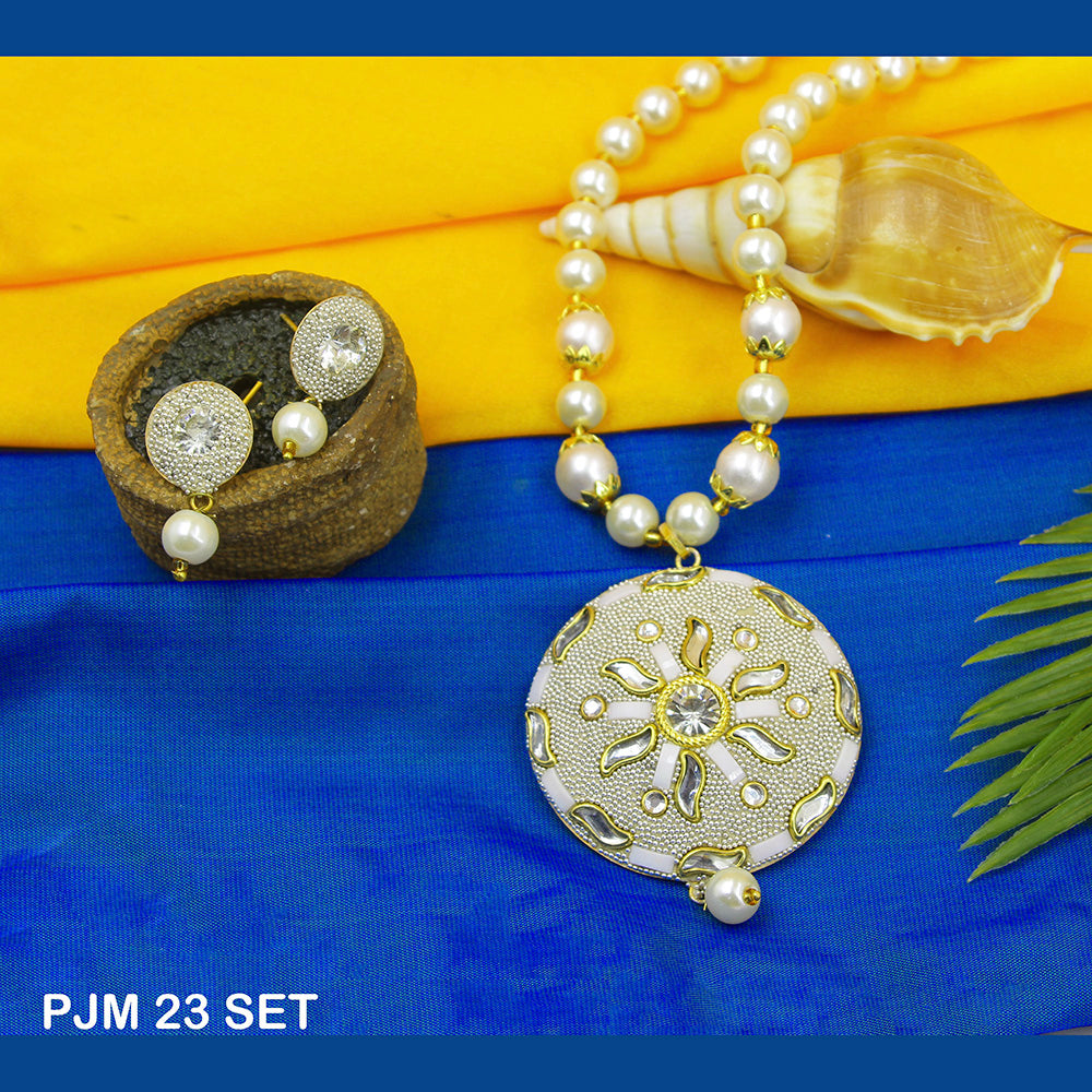 Mahavir Kundan Stone Necklace Set