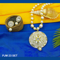 Mahavir Kundan Stone Necklace Set